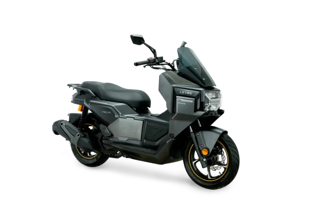 LETBE Mecha 125 ABS: El scooter 'cyberpunk' que tienes por 3.190 euros 4 Motor16 2026 LETBE Mecha 125 ABS. Imagen estudio.