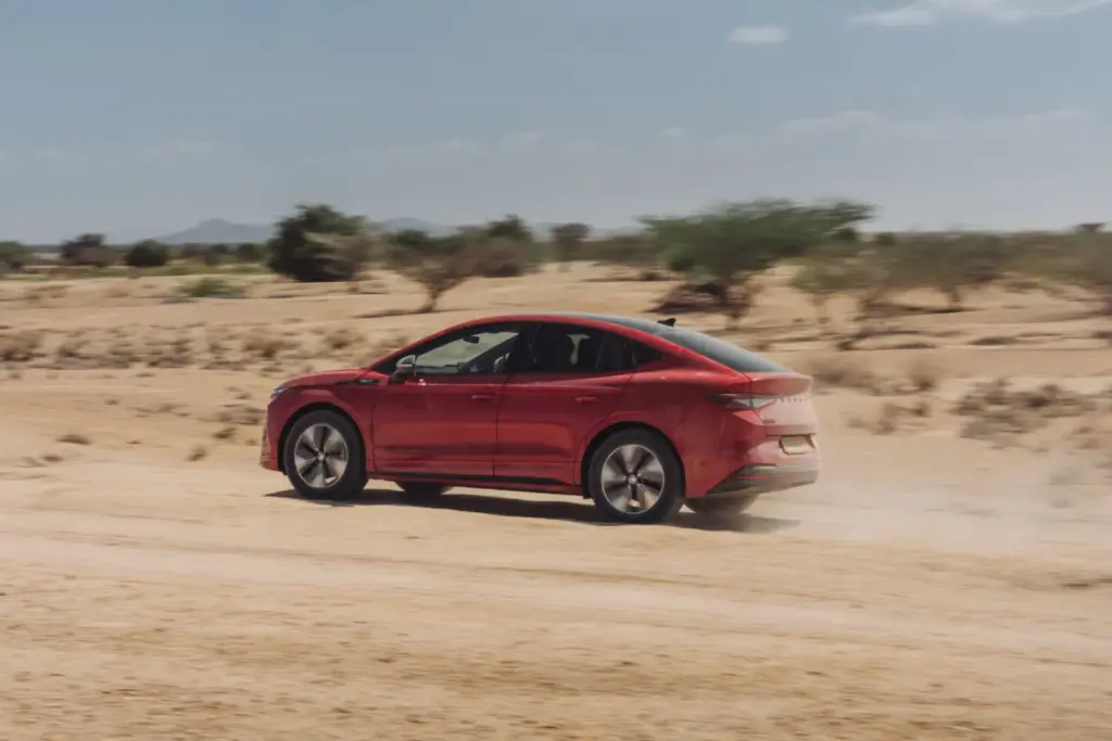 2026 Skoda Enyaq expedición Kenia. Imagen movimiento.