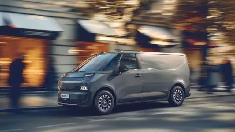 Renault recorta 800 puestos de ingeniería en Francia: el futuro de las furgonetas Kangoo, Trafic y Master pende de un hilo