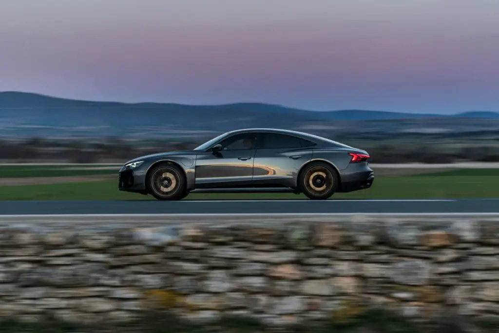 AUDI ETRON GT QUATTRO 17 Motor16