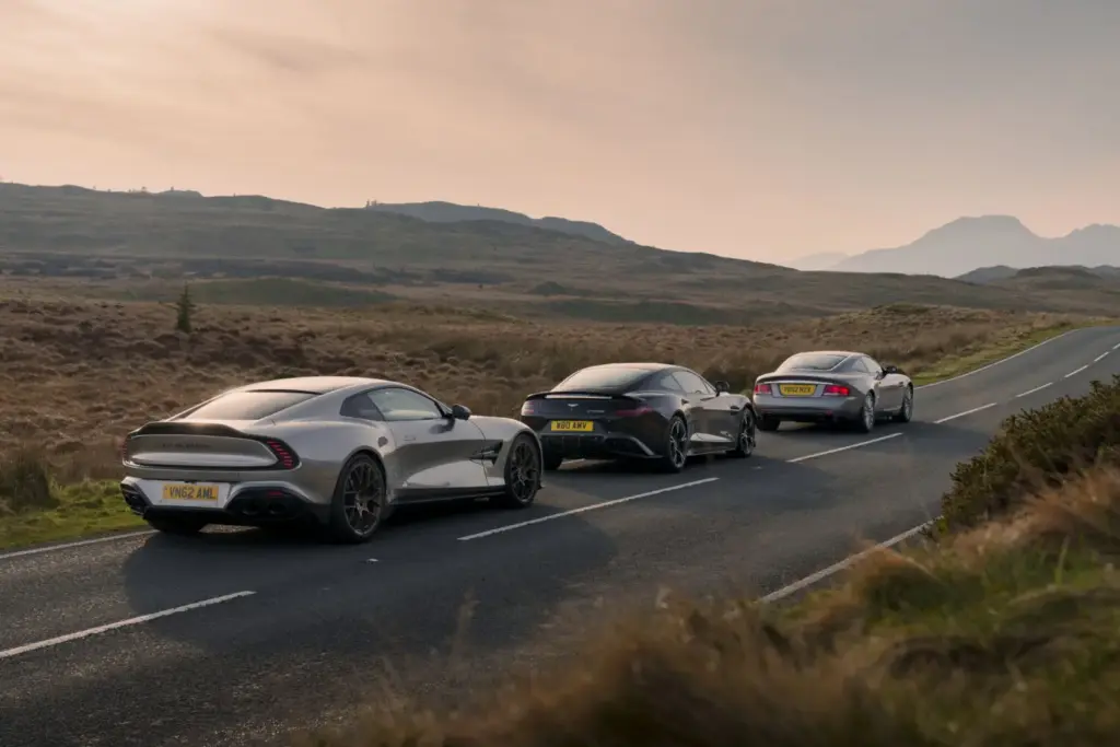 Aston Martin Vanquish at 25 07 Motor16