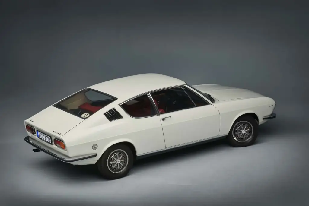 Audi 100 Coupé S, el coupé de culto que salvó a Audi, renace en un libro 4 Motor16 Audi 100 Coupe Motor16