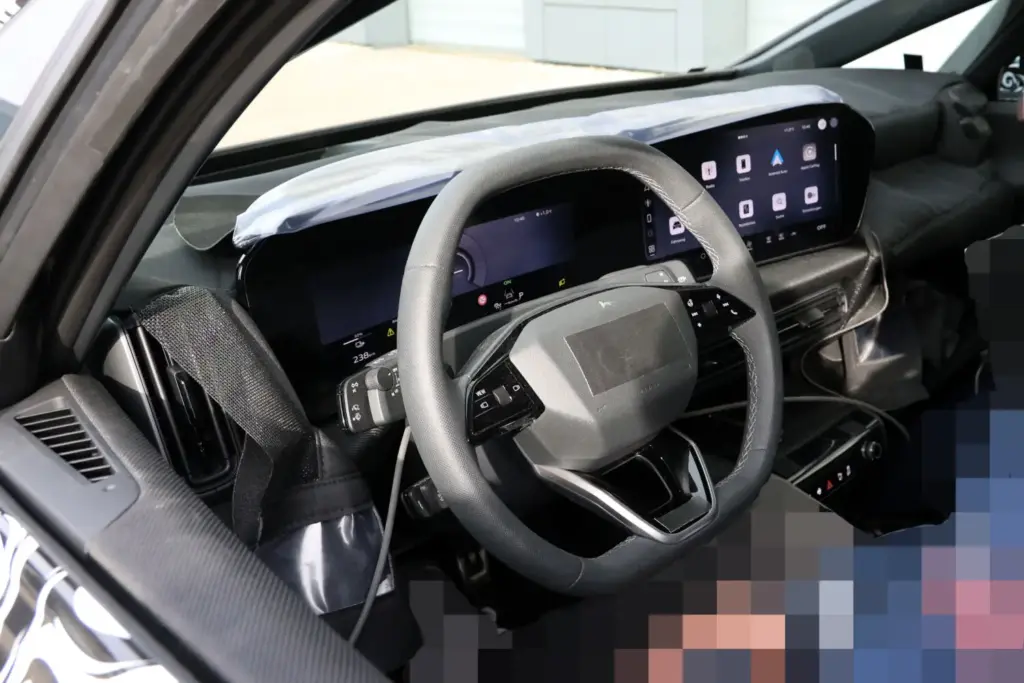 El Audi A2 e-tron nos deja ver su interior 2 Motor16 Audi A2 e-tron espia (1)