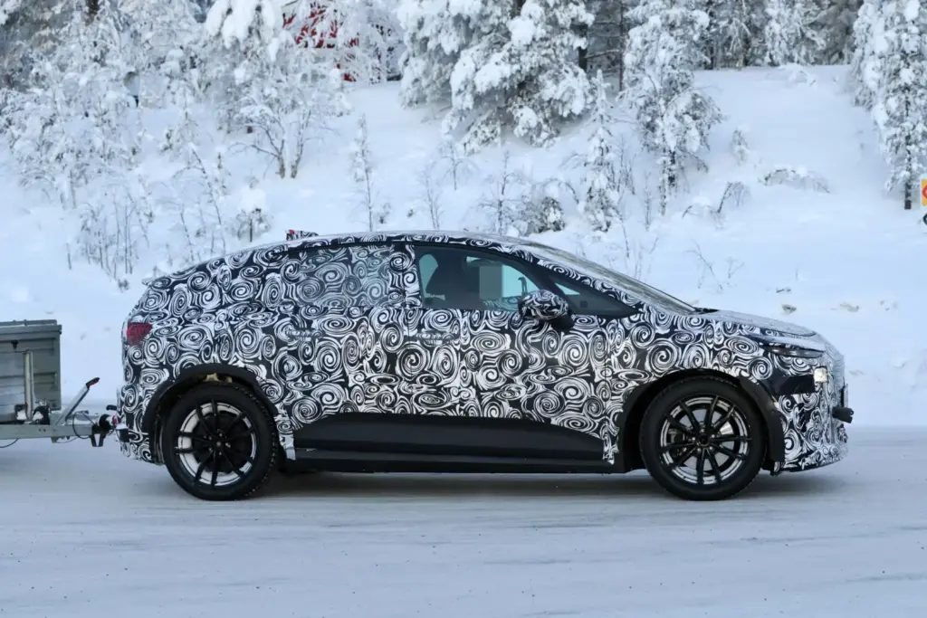 El Audi A2 e-tron nos deja ver su interior 12 Motor16 Audi A2 e tron espia 11 Motor16