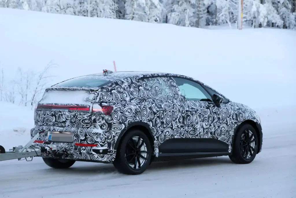 El Audi A2 e-tron nos deja ver su interior 16 Motor16 Audi A2 e tron espia 15 Motor16