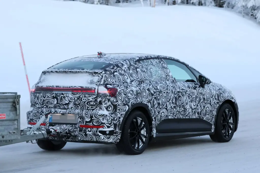 El Audi A2 e-tron nos deja ver su interior 17 Motor16 Audi A2 e tron espia 16 Motor16