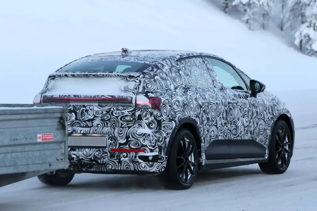 El Audi A2 e-tron nos deja ver su interior 18 Motor16 Audi A2 e tron espia 17 Motor16