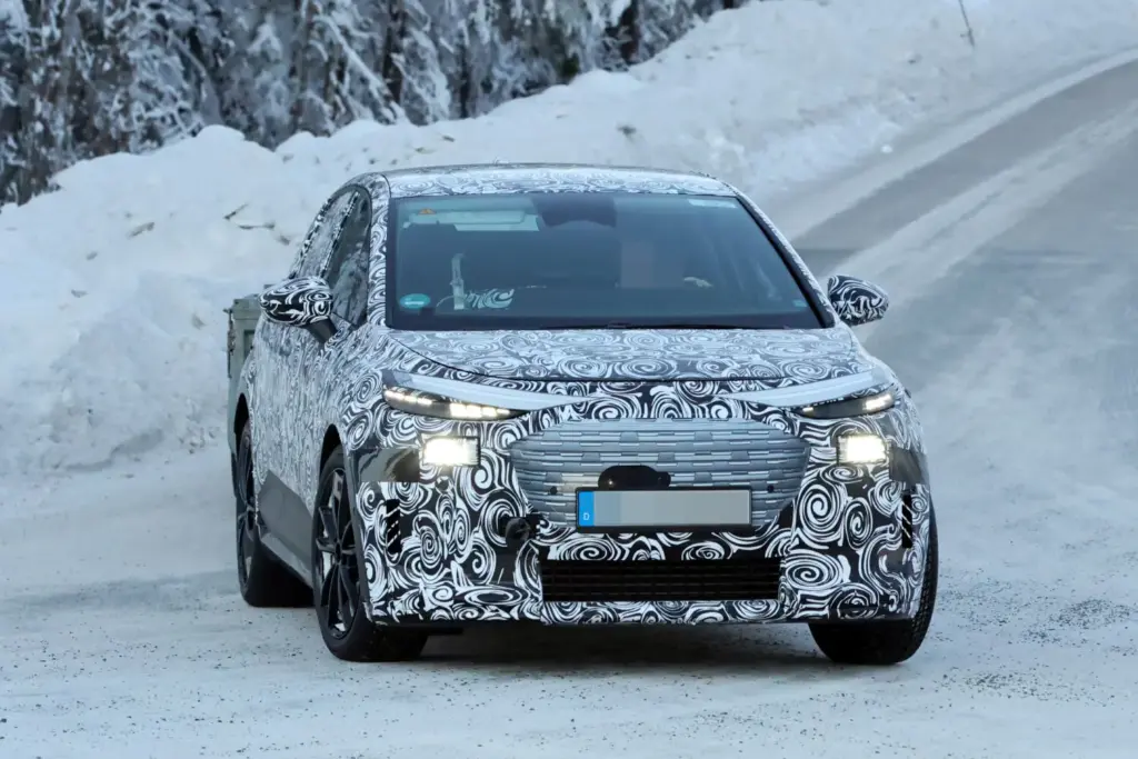 El Audi A2 e-tron nos deja ver su interior 6 Motor16 Audi A2 e tron espia 5 Motor16