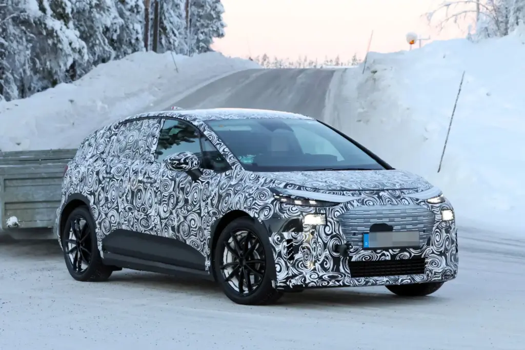 El Audi A2 e-tron nos deja ver su interior 8 Motor16 Audi A2 e tron espia 7 Motor16