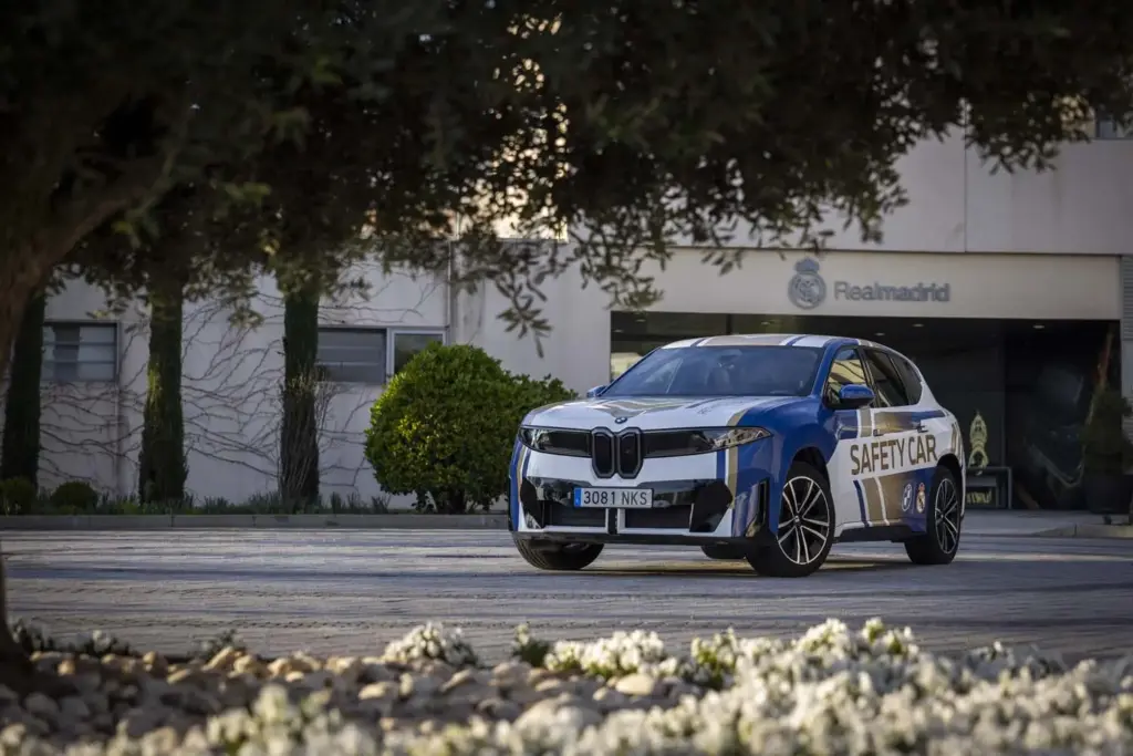 BMW IX3 SAFETY CAR REAL MADRID14 Motor16