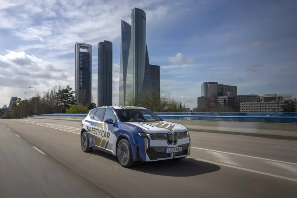 BMW IX3 SAFETY CAR REAL MADRID15 Motor16