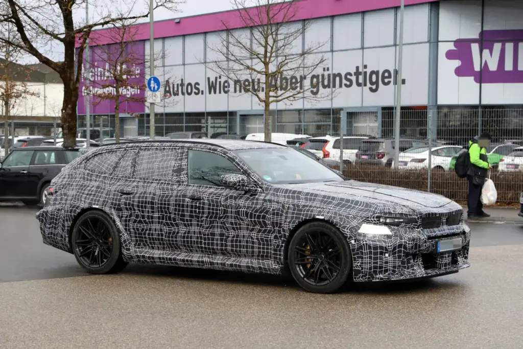 BMW M5 Touring FL 2027 11 Motor16