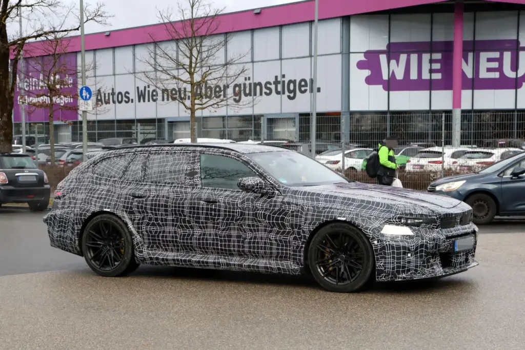 BMW M5 Touring FL 2027 12 Motor16