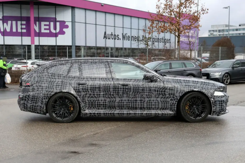 BMW M5 Touring FL 2027 14 Motor16