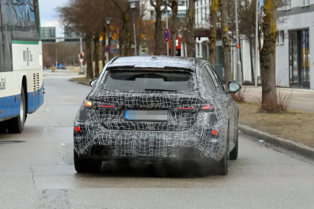 BMW M5 Touring FL 2027 25 Motor16