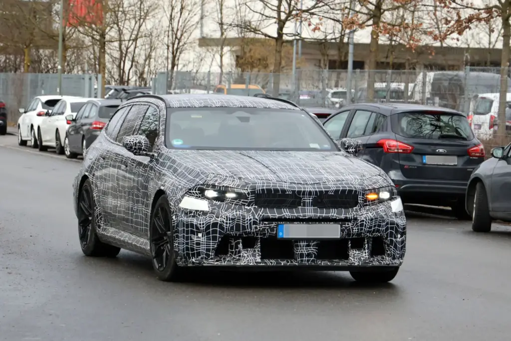 BMW M5 Touring FL 2027 6 Motor16