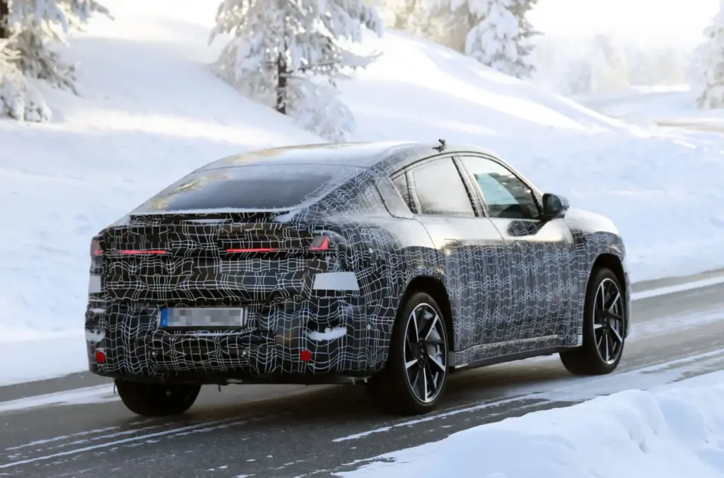 BMW iX4 2027 nieve 11 Motor16