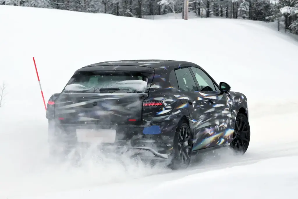 Bentley SUV electrico 2027 11 Motor16