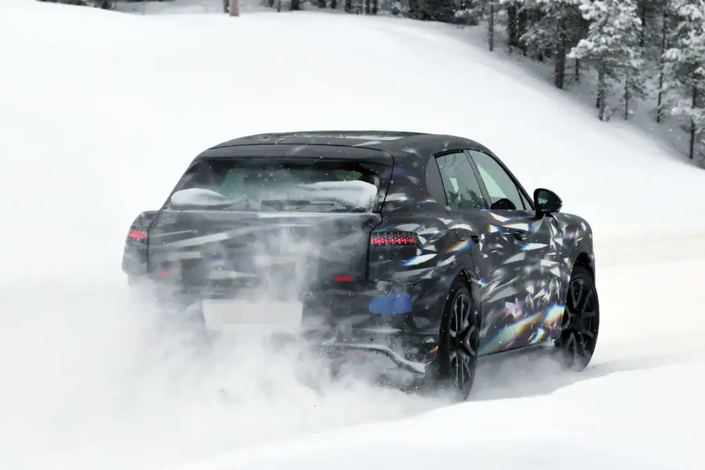 Bentley SUV electrico 2027 12 Motor16