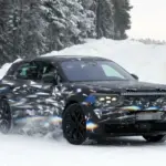 El nuevo SUV de Bentley se lo pasa en grande en la nieve