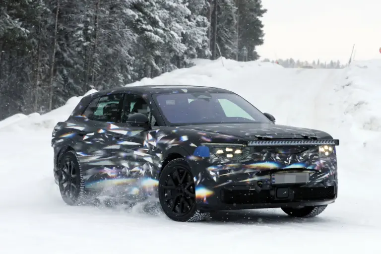 El nuevo SUV de Bentley se lo pasa en grande en la nieve