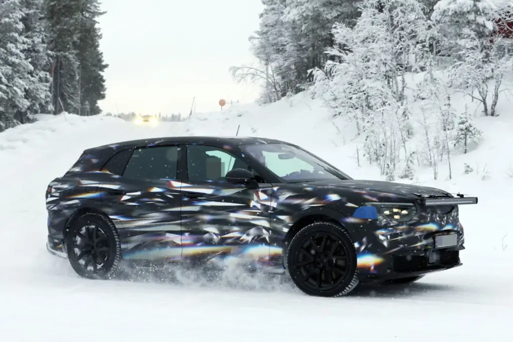 Bentley SUV electrico 2027 6 Motor16