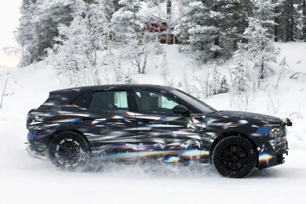 Bentley SUV electrico 2027 7 Motor16