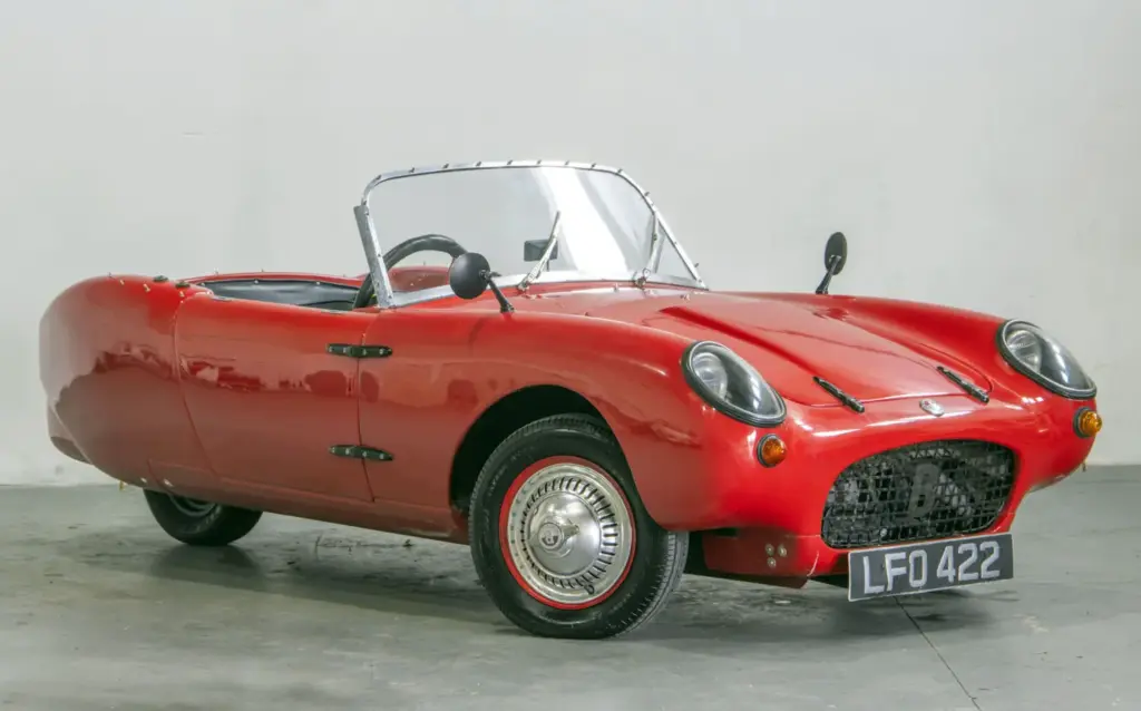 Se llama Berkeley T60 y es un clásico deportivo biplaza británico de los años 60 con motor de moto y precio de scooter