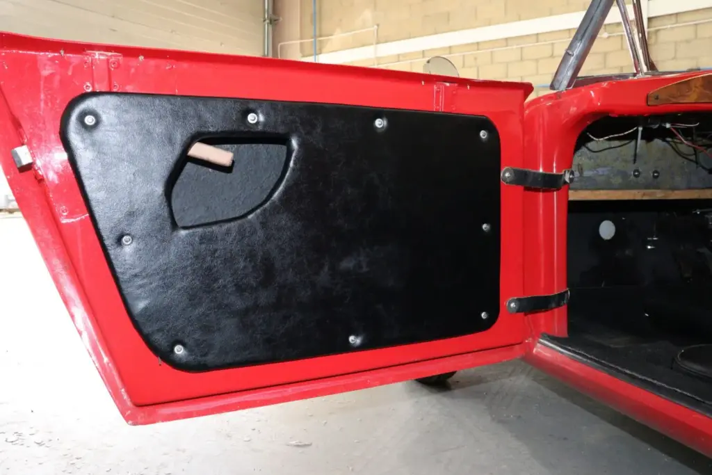 Se llama Berkeley T60 y es un clásico deportivo biplaza británico de los años 60 con motor de moto y precio de scooter