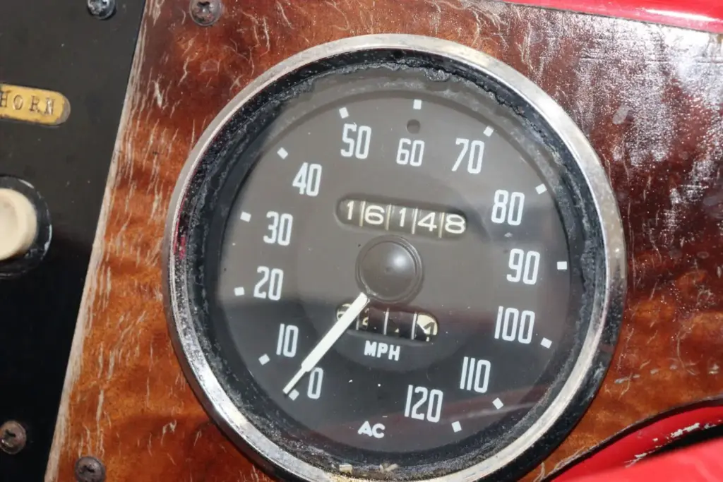 Se llama Berkeley T60 y es un clásico deportivo biplaza británico de los años 60 con motor de moto y precio de scooter