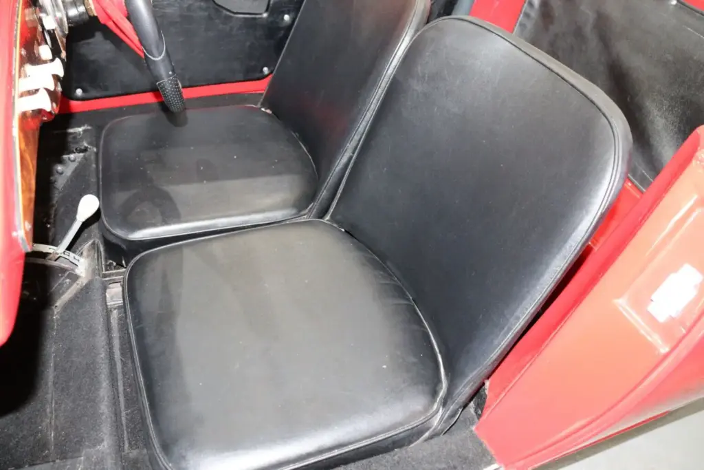 Se llama Berkeley T60 y es un clásico deportivo biplaza británico de los años 60 con motor de moto y precio de scooter