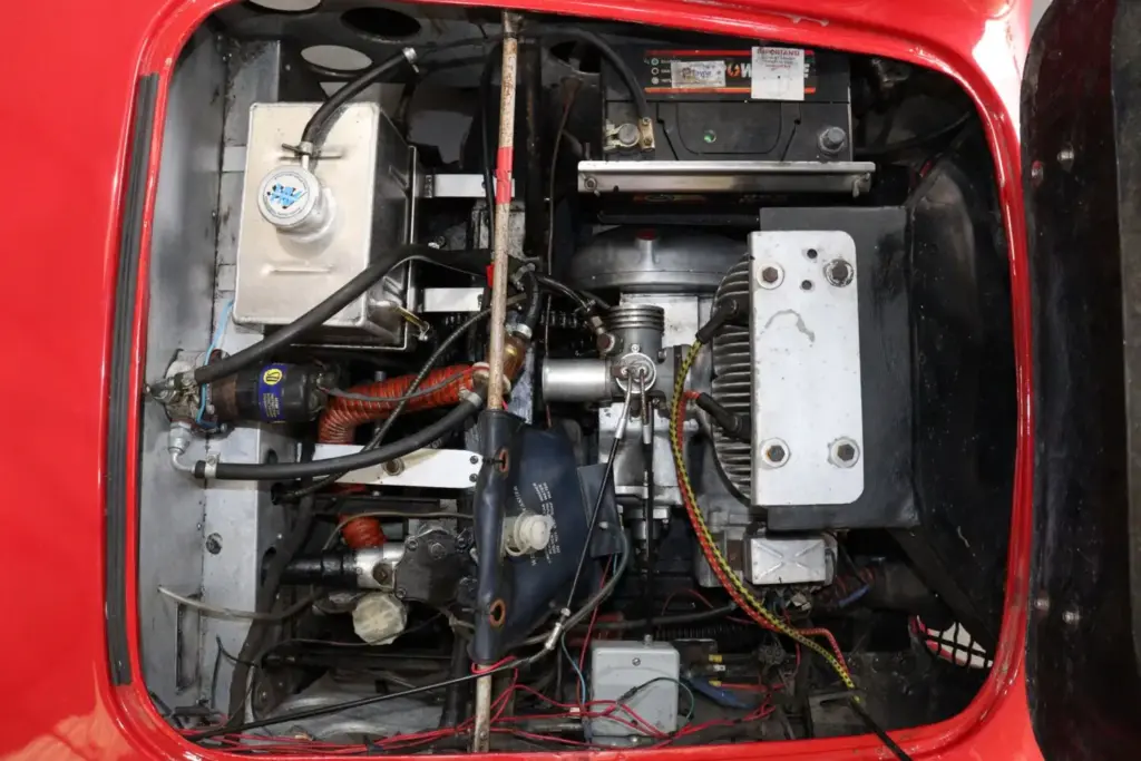 Se llama Berkeley T60 y es un clásico deportivo biplaza británico de los años 60 con motor de moto y precio de scooter