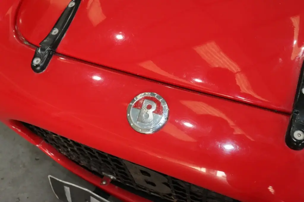 Se llama Berkeley T60 y es un clásico deportivo biplaza británico de los años 60 con motor de moto y precio de scooter