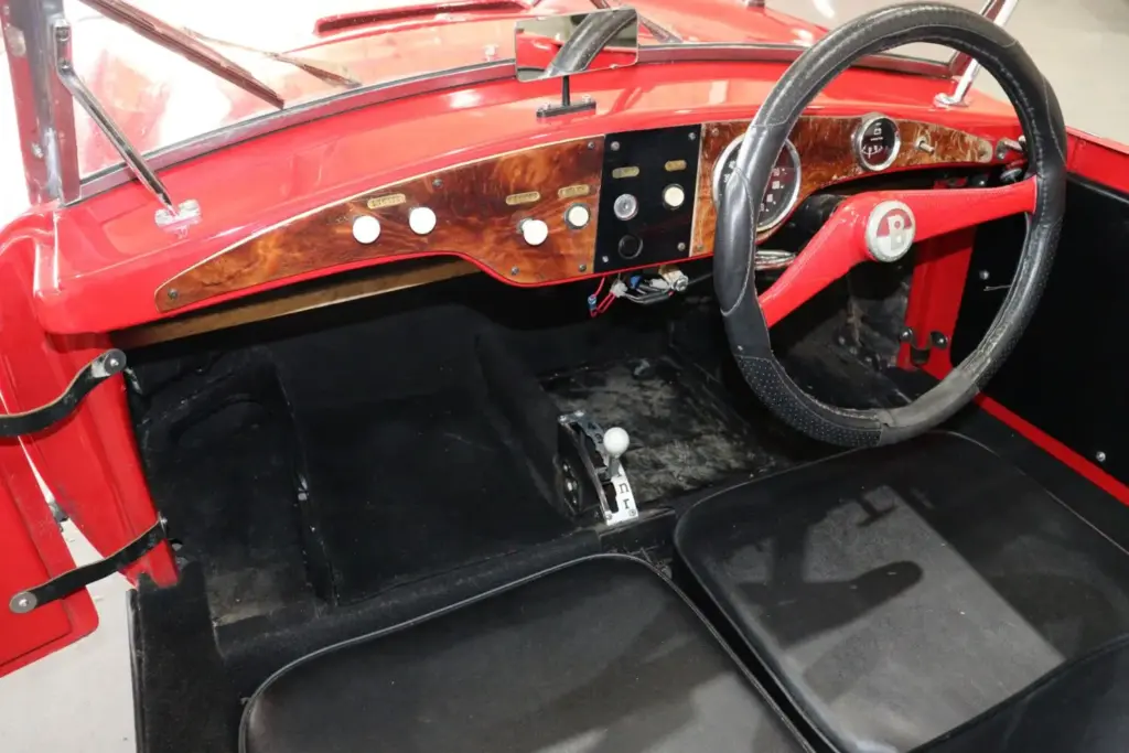 Se llama Berkeley T60 y es un clásico deportivo biplaza británico de los años 60 con motor de moto y precio de scooter