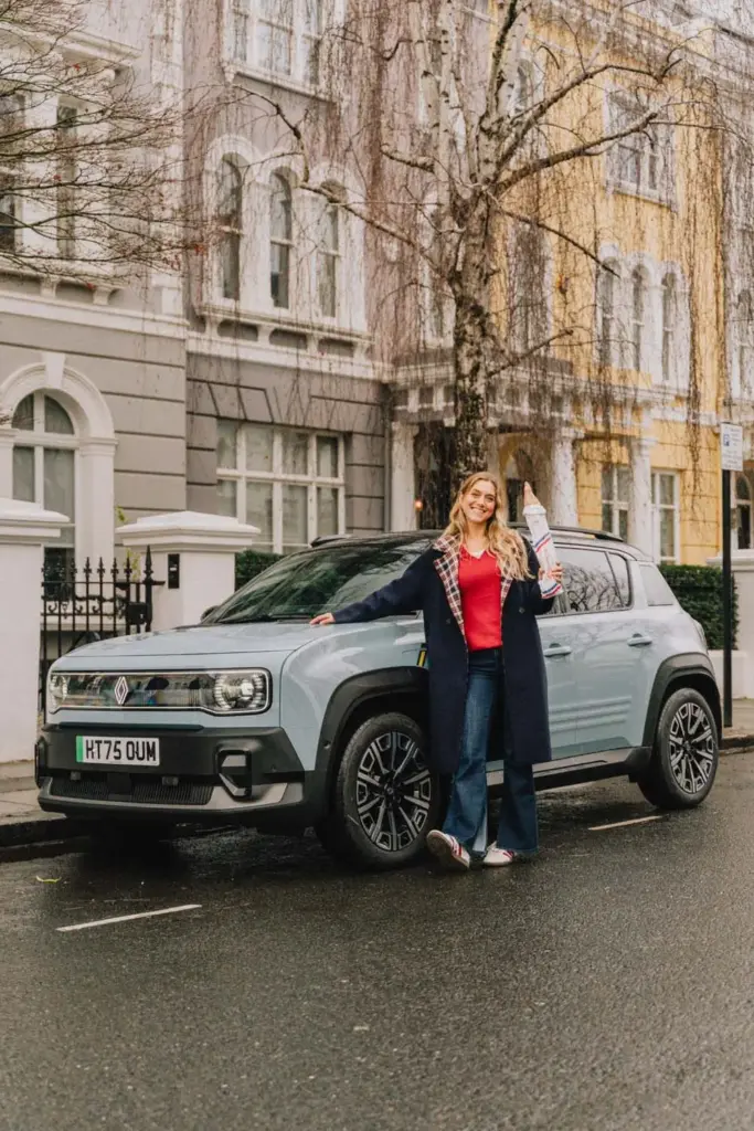 ¡Sujétame la baguette!: así es el original accesorio con el que Renault celebra el Día del Pan Francés 10 Motor16 Condiment Claire RENAULT 4 BAGUETTE DIA PAN FRANCES17 Motor16