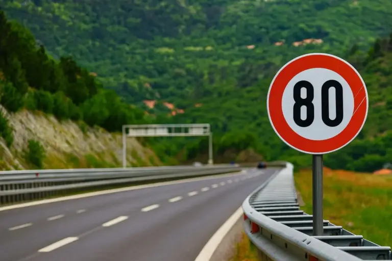 Ni a 120, ni a 100… La DGT mueve ficha y ya limita a 80 km/h la velocidad máxima en estas autovías