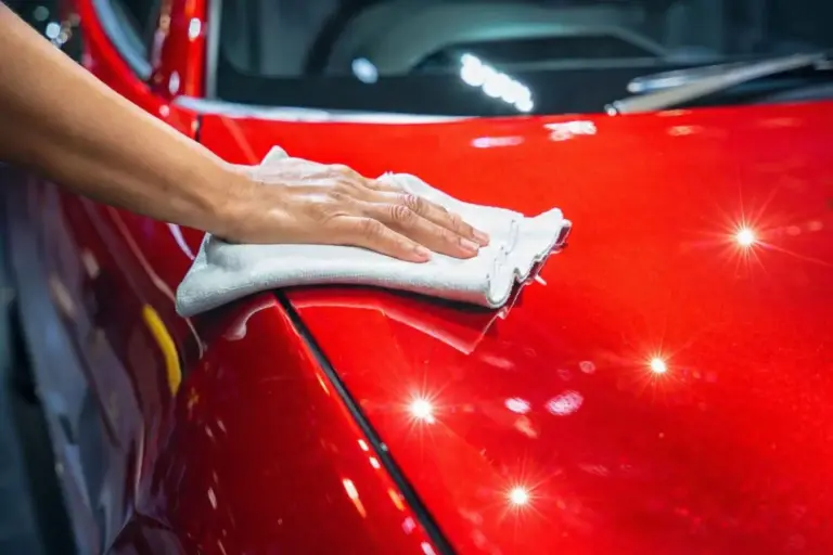 Fernando (41), compraventa de coches: «Yo utilizo estos dos trucos para que un coche usado parezca como recién salido del concesionario»