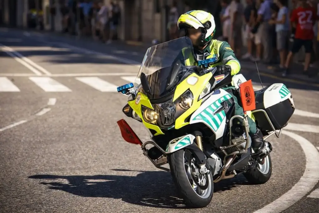 guardia civil en moto