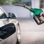 Antonio (37), profesor de autoescuela: «Con la gasolina en precios récord, no basta con bajar la velocidad para ahorrar combustible»