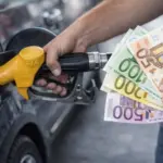 Jesús (36), gasolinero: «Yo llenaba hoy mi coche diésel hasta arriba, porque mañana el litro va a ponerse a dos euros»