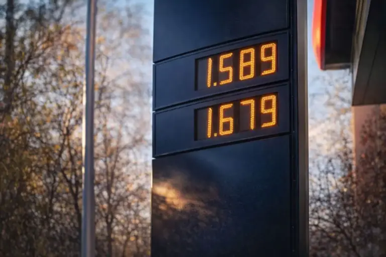 Subida del precio de la gasolina en Italia: récord a 1,9 euros