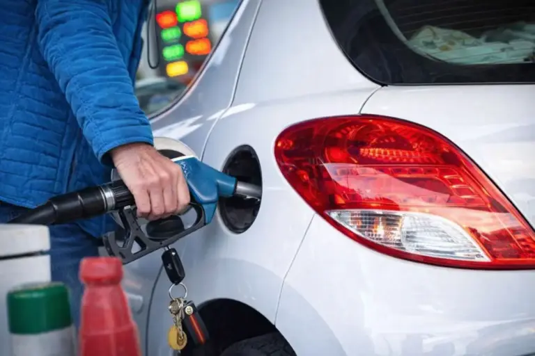 FACUA no se muerde la lengua: «Las gasolineras han aprovechado la bajada del IVA a los carburantes para subir los precios»
