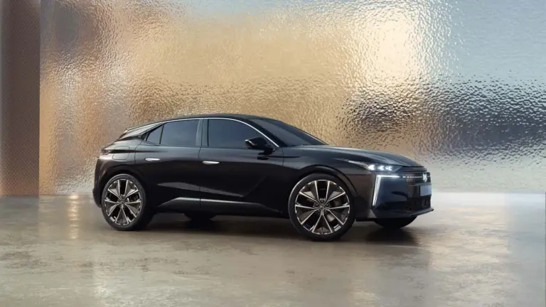 DS Automobiles adelanta las ayudas del Plan Auto+: hasta 4.500 € de descuento en eléctricos desde ya