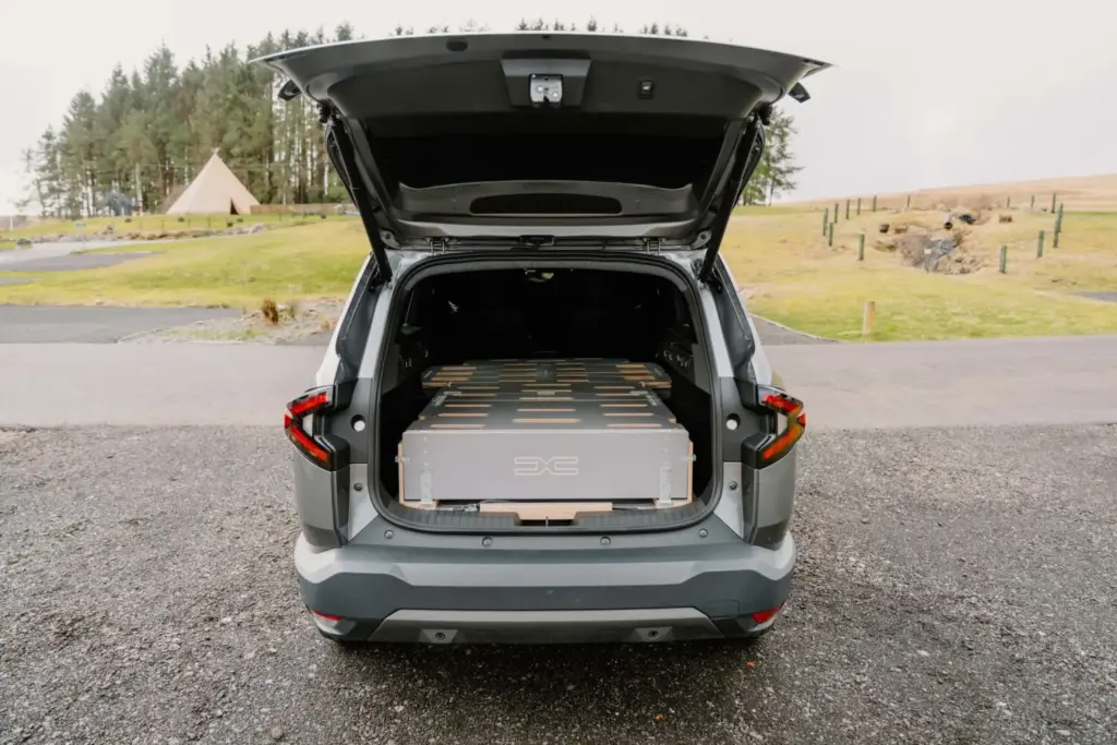 Dacia Bigster con Sleep Pack 11 Motor16