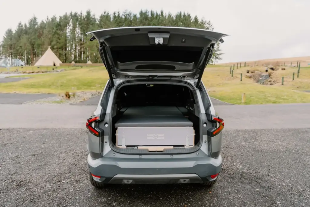 Dacia Bigster con Sleep Pack 12 Motor16