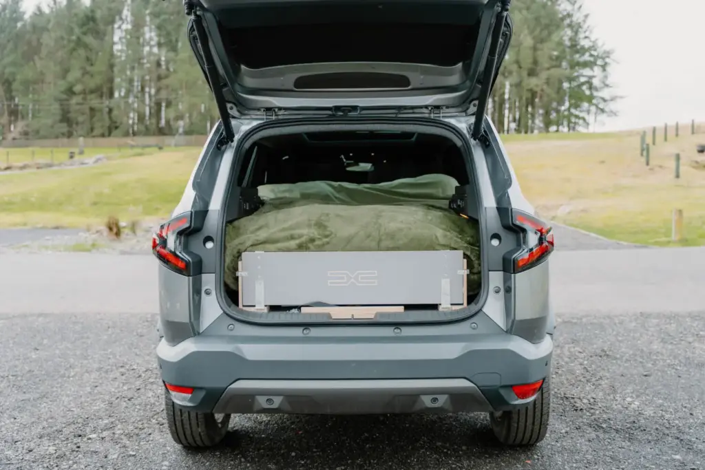 Dacia Bigster con Sleep Pack 14 Motor16