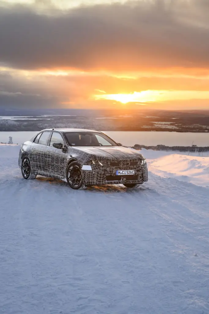 El BMW i3 Neue Klasse ultima su lanzamiento en un escenario polar 8 Motor16 El nuevo BMW i3 se somete a pruebas invernales sobre hielo y nieve 4 Motor16