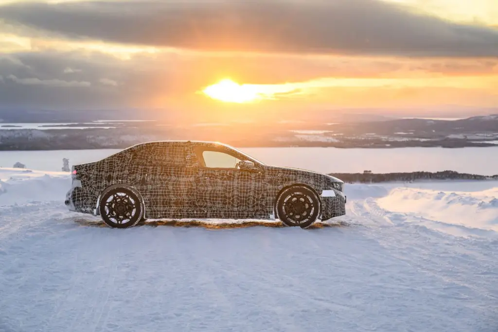 El BMW i3 Neue Klasse ultima su lanzamiento en un escenario polar 10 Motor16 El nuevo BMW i3 se somete a pruebas invernales sobre hielo y nieve 7 Motor16