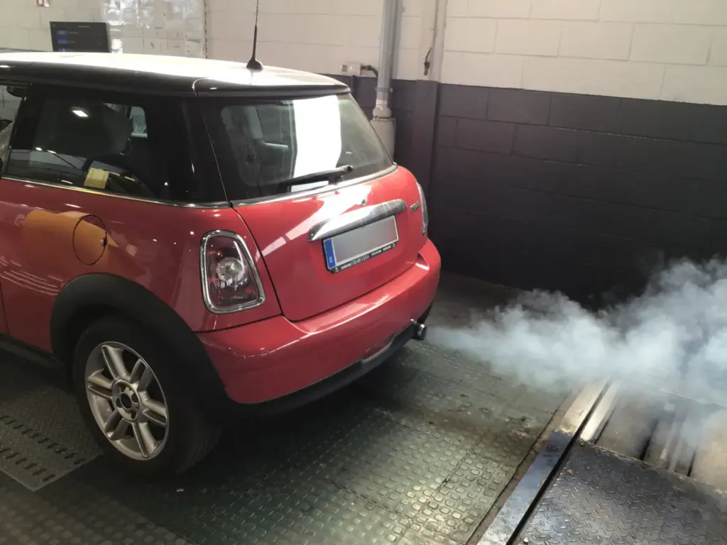 Emisiones ITV prueba humos Motor16