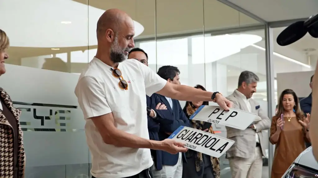 Entrega BYD Pep Guardiola 10 Motor16